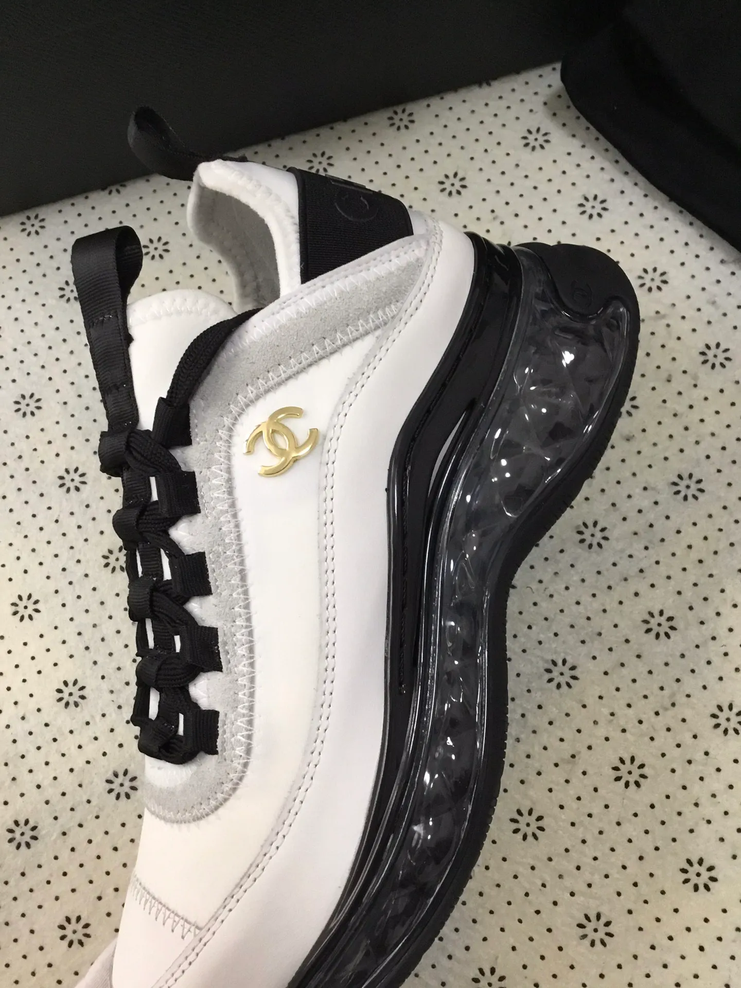 👟👟Ex-factory price 540👟👟 Original CHANEL 2025 Chanel Four Seasons Casual Sports Shoes Original Cover Lasting for Women is made one to one with original lasting technology. Fabric: first layer of silk cowhide with high-elastic lycra and knitted fabric, comfortable and breathable. TPU 3-in-1 ultra-light outsole. Comfortable on the foot. Versatile. Built-in 2 cm brand heightening insole, size: women's 35-41